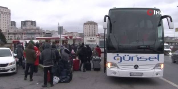 Ukrayna’dan tahliye edilen Türk vatandaşları İstanbul’a geliyor