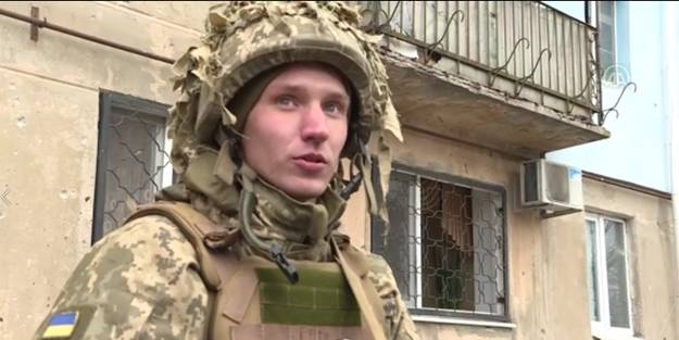 Ukraynalı asker röportaj verirken bomba patladı!