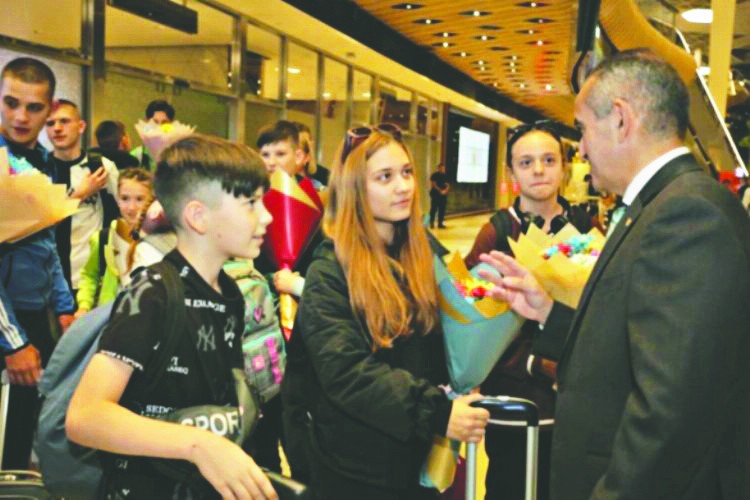 Ukraynalı çocuklara Bakü tatili