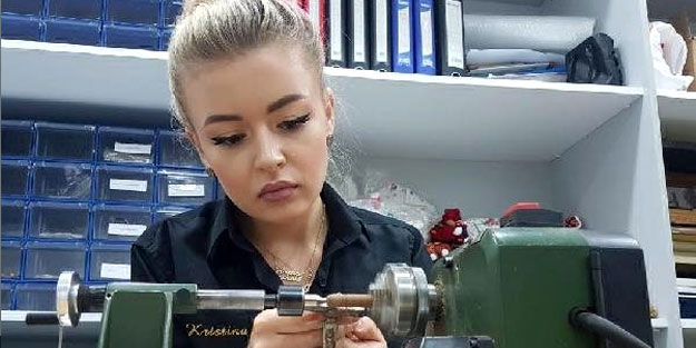 Ukraynalı eski modelin Türkiye'deki mesleği beğeni topladı