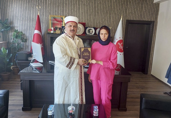 Ukraynalı kadın Müslüman oldu