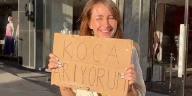 Ukraynalı kadından ağızları açık bırakan pankart