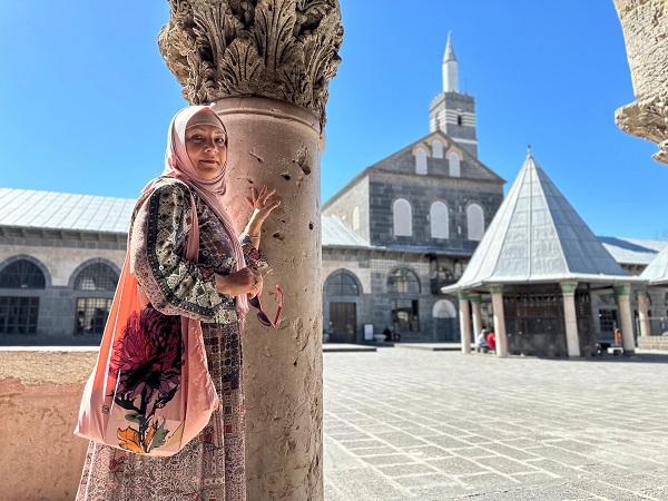 Ukrayna’dan tur rehberi Müslüman oldu