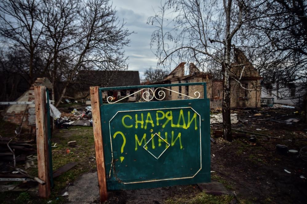 Ukraynalılar her evin kapısına yazdı, Ruslar umursamadı! Film gibi görüntüler