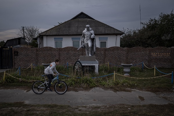 Ukrayna'nın Çernigiv bölgesinde günlük yaşam objektiflerde