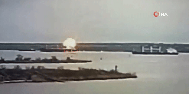 Ukrayna'ya ait gemi Rus füzesiyle vuruldu! O anlar kayda geçti