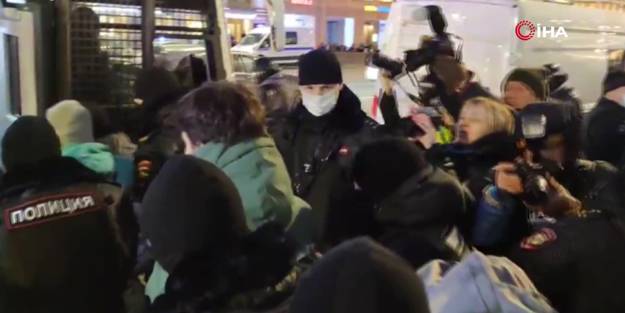 Ukrayna'ya saldıran Rusya'da halk ayaklandı: Putin'i tutuklayın!