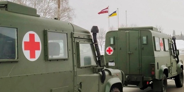 Ukrayna'ya zırhlı asker ambulans hibe ettiler