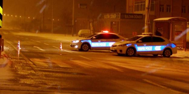 Ulaşıma kar ve tipi engeli! Aksaray-Konya karayolu trafiğe kapatıldı