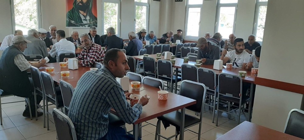 Ulaş’ta aşure ikramı yapıldı 