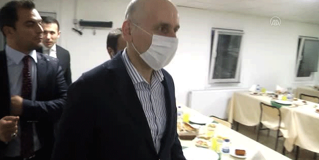 Ulaştırma ve Altyapı Bakanı Adil Karaismailoğlu, işçilerle iftar yaptı