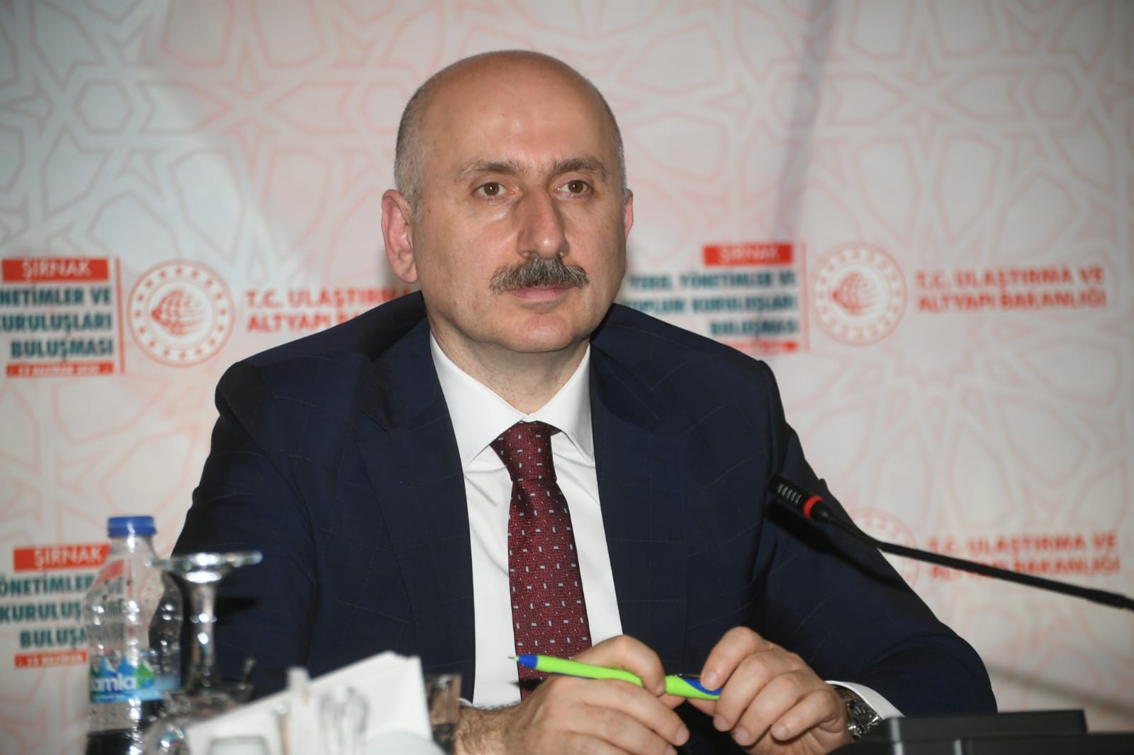 Ulaştırma ve Altyapı Bakanı Karaismailoğlu, Şırnak'ta STK temsilcileri ile bir araya geldi
