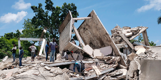 Ülke felaketi yaşadı! Depremde ölenler 2 bini geçti