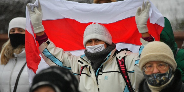 Ülke fena karıştı! 100'den fazla protestocuya gözaltı