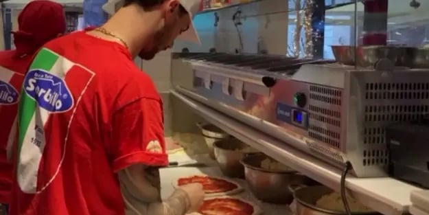 Ülke İki grup arasında kaldı, ikiye bölündü! İtalya ülkesinden: Pizzayı yok sayan ananaslı pizza tartışması