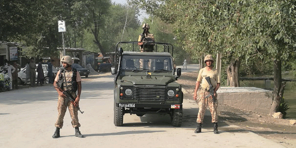 Ülke sarsıldı mahkeme önünde kendini havaya uçurdu!