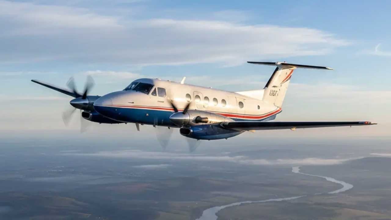 Ülke şokta! 15 kişi taşıyan uçak kayboldu