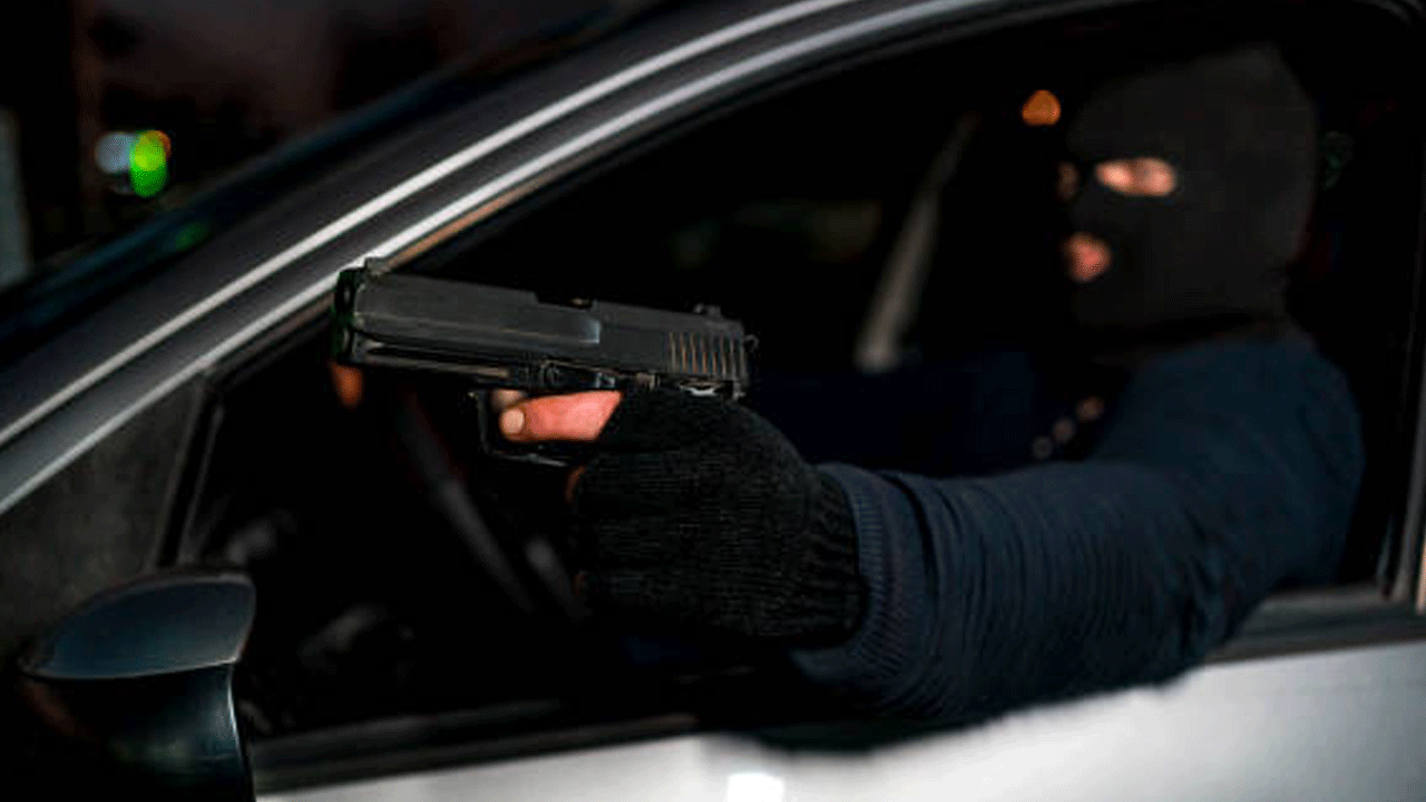 Ülke şokta! Muhalefet lideri bir araca bindirilip zorla kaçırıldı