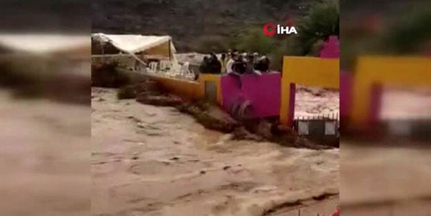 O ülkede büyük şok! Sel stadı yıktı