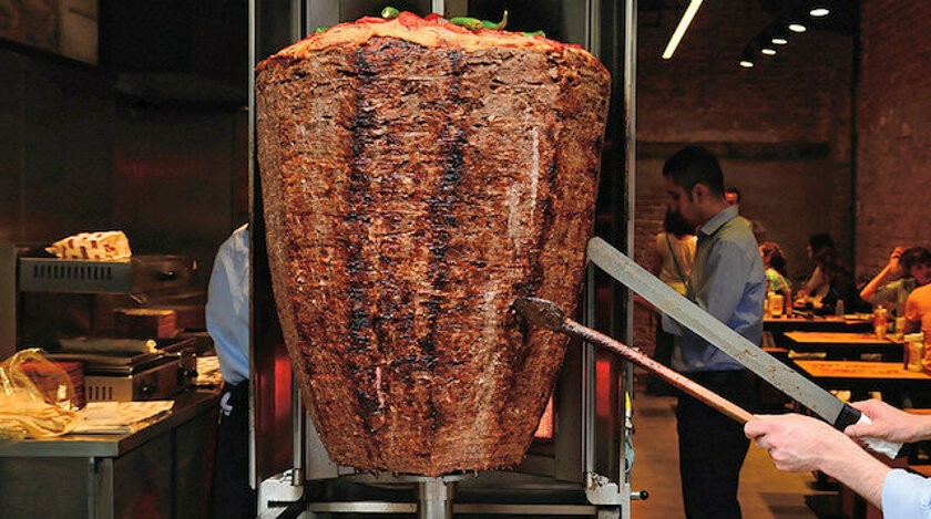 Ülkede döner çılgınlığı! Döner için günlerce bekliyorlar
