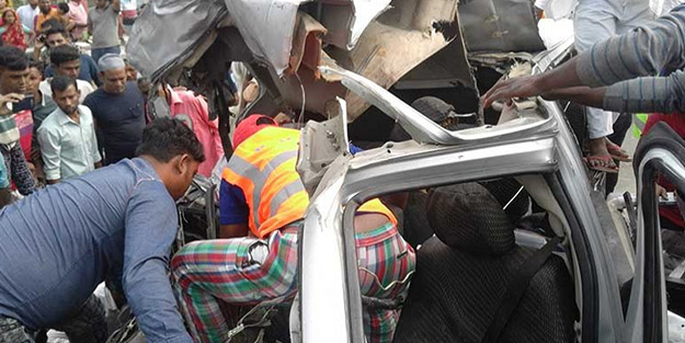 Ülkede feci kaza! 10 kişi hayatını kaybetti