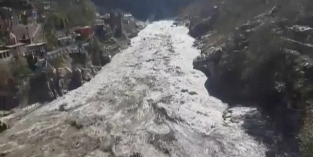 Ülkede felaket! Çok sayıda helikopter konuşlandırıldı