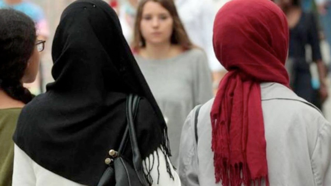  Hollanda Müslümanlara ayrımcılık yapıyor! Ülkede belgelendi! Şok açıklama