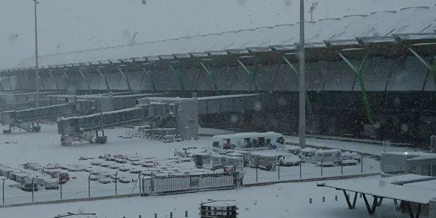 Ülkede kar fırtınası alarmı: Ölüler var