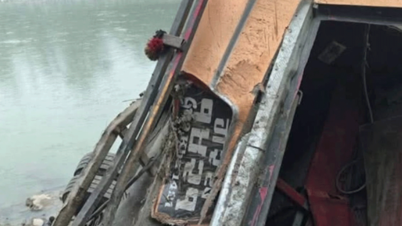 Ülkede katliam gibi kaza: 17 kişi hayatını kaybetti!