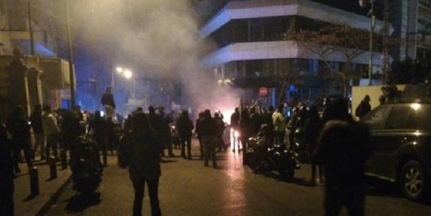 Ülkede kriz tırmanıyor! Protestocular ile polis çatıştı
