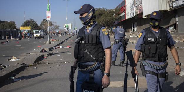 Ülkede olaylar kızışıyor! Ordu sokağa indi, protestolarda 6 kişi öldü