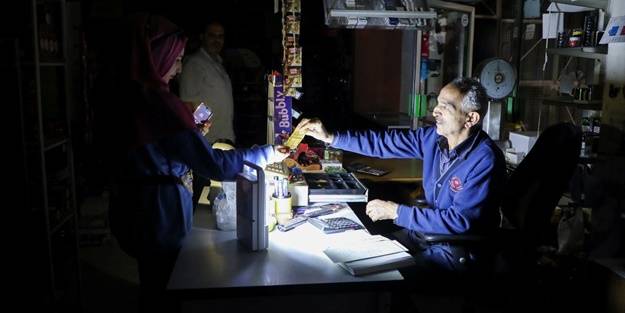 Ülkede ordu devreye girdi... Sadece 3 günlük elektrik stokları kaldı