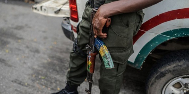 Ülkede saldırı! Polisler öldürüldü, 7 kişi kaçırıldı