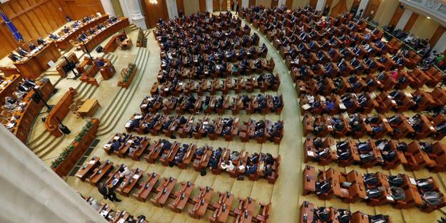 Ülkede siyasi kriz tırmanıyor! Hükümet düştü