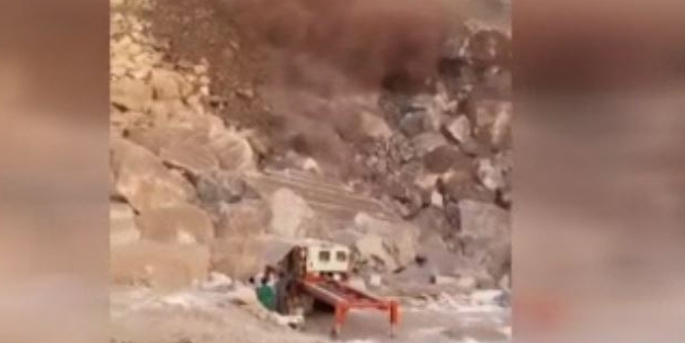 Ülkede toprak kayması! 6 ölü, çok sayıda işçi kayıp