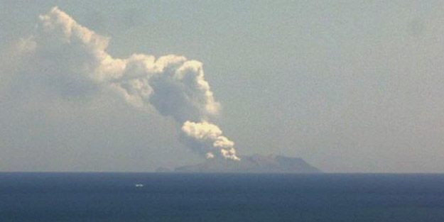 Ülkede yanardağ yeniden faaliyete geçti! Ölü ve yaralılar var