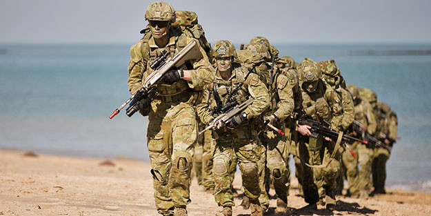 Ülkede yeniden patlak verdi! Askerler sokağa indi