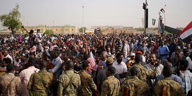 Ülkede yaşanan laiklik tartışmalarına ilk resmi açıklama: İslam dinine müdahale edilmesi hoş görülmez
