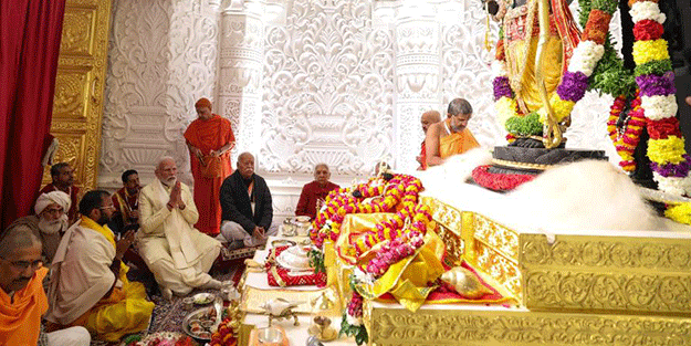 Ülkedeki Müslümanlarla zulmeden Hindular yıktıkları caminin yerine tapınak inşa etti!