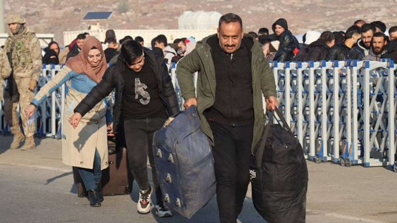 Ülkelerine dönen Suriyelilere sınırda sürpriz!