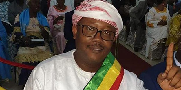 Ülkenin çiçeği burnunda Cumhurbaşkanı, seçimdeki rakibini başbakan seçti