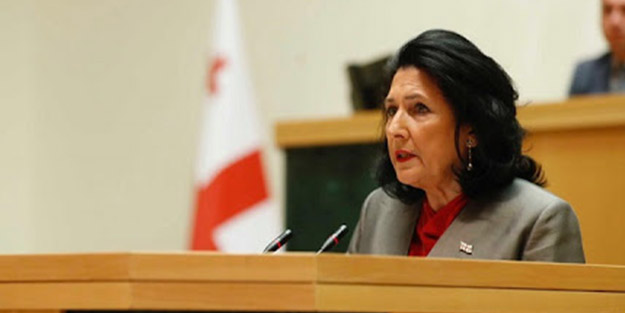 Ülkenin lideri Rusya’ya ateş püskürdü! Derhal vazgeçin