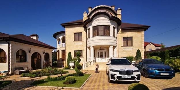 Ülkeyi sallayan operasyon: Polisin evinde altın kaplama tuvalet çıktı!