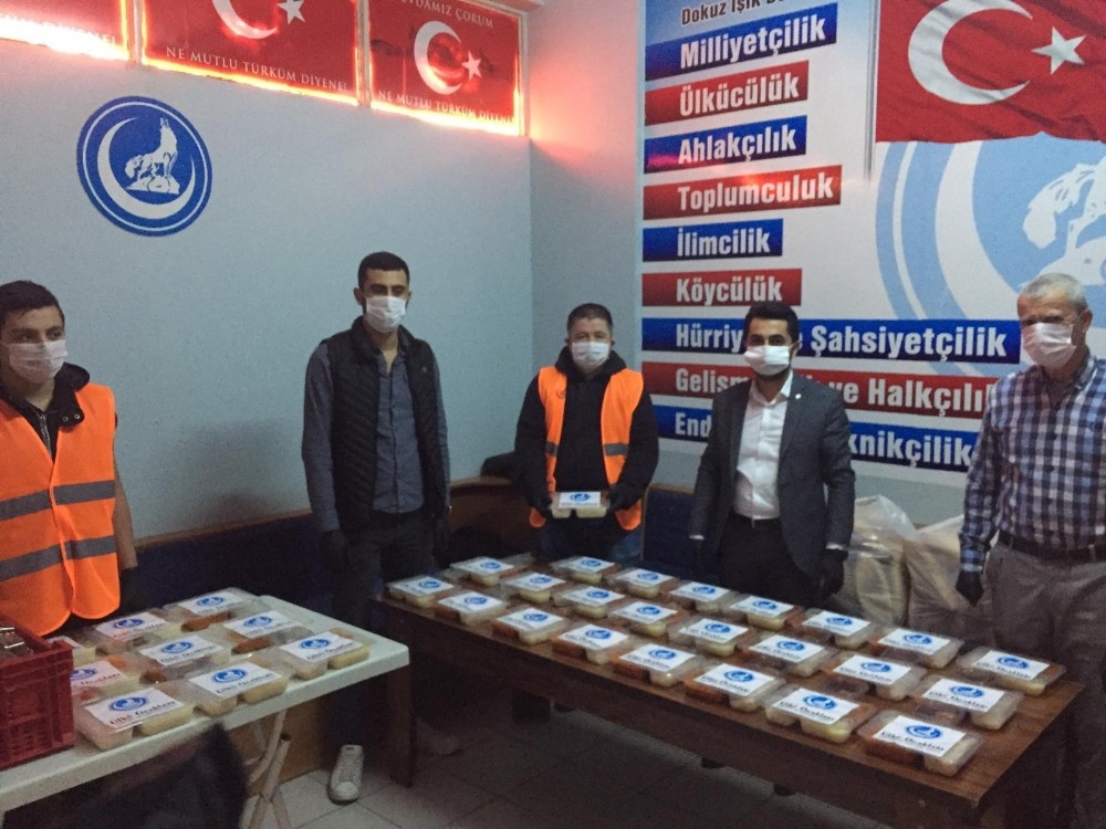 Ülkü Ocakları’ndan 200 aileye iftar yemeği 