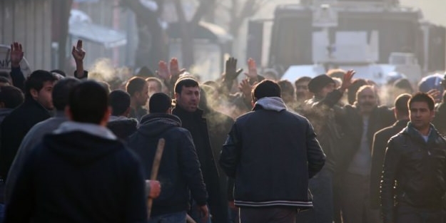 Ülkücü grup HDP'lilerle çatıştı, onlarca yaralı var