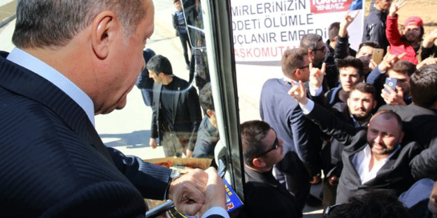Ülkücü selamı veren gençlere böyle cevap verdi!