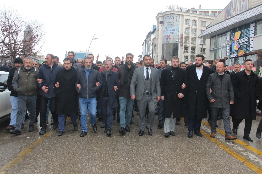 Ülkücüler kar yağışı altında İdlib şehitleri için yürüdü 