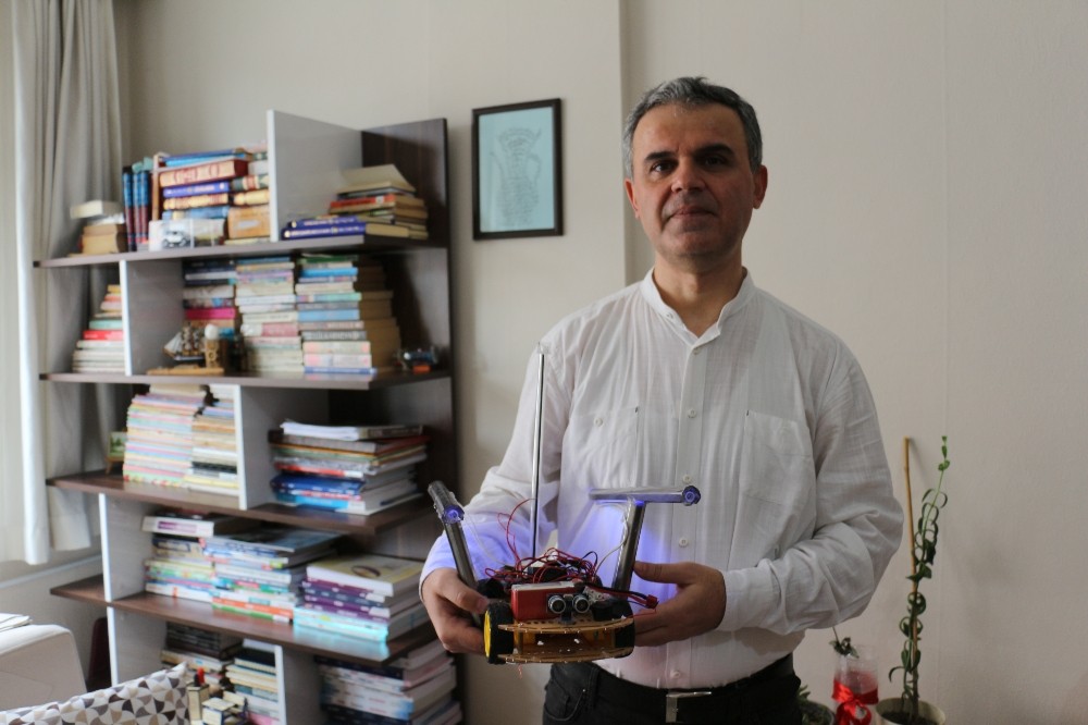 Ultraviyole ışınlarıyla Covid-19’u yok eden araba tasarladı 