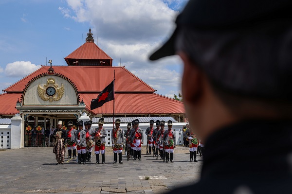 Ulu Cami doldu taştı! Bakın Endonezya’da bayram nasıl kutlanıyor