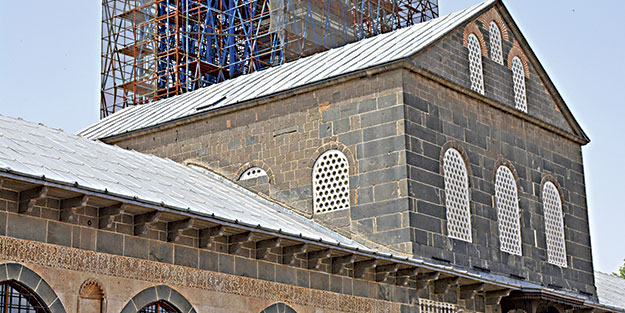 Ulu Camii’de 10 bin kişi namaz kılabilecek